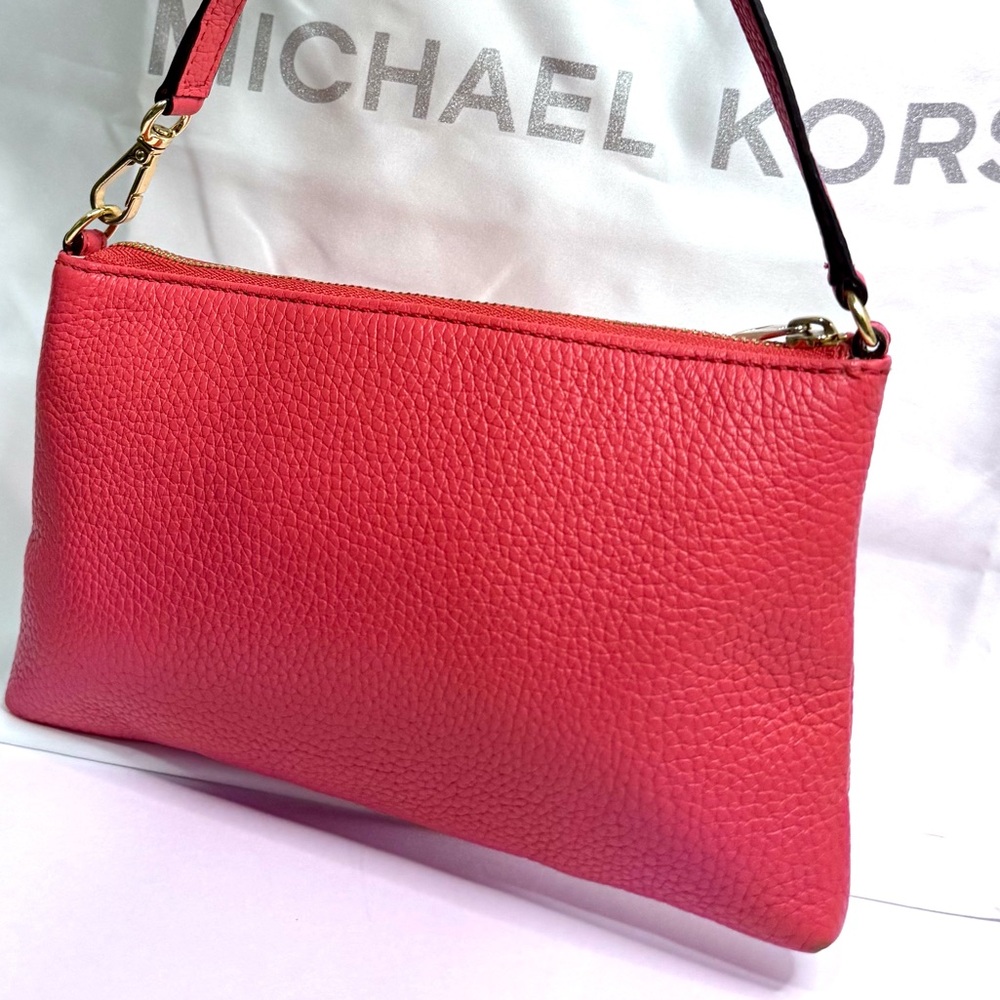 Michael Kors Pink Large Wristlet pebble leather Bag with Gold Accents EUC - Picture 4 of 16